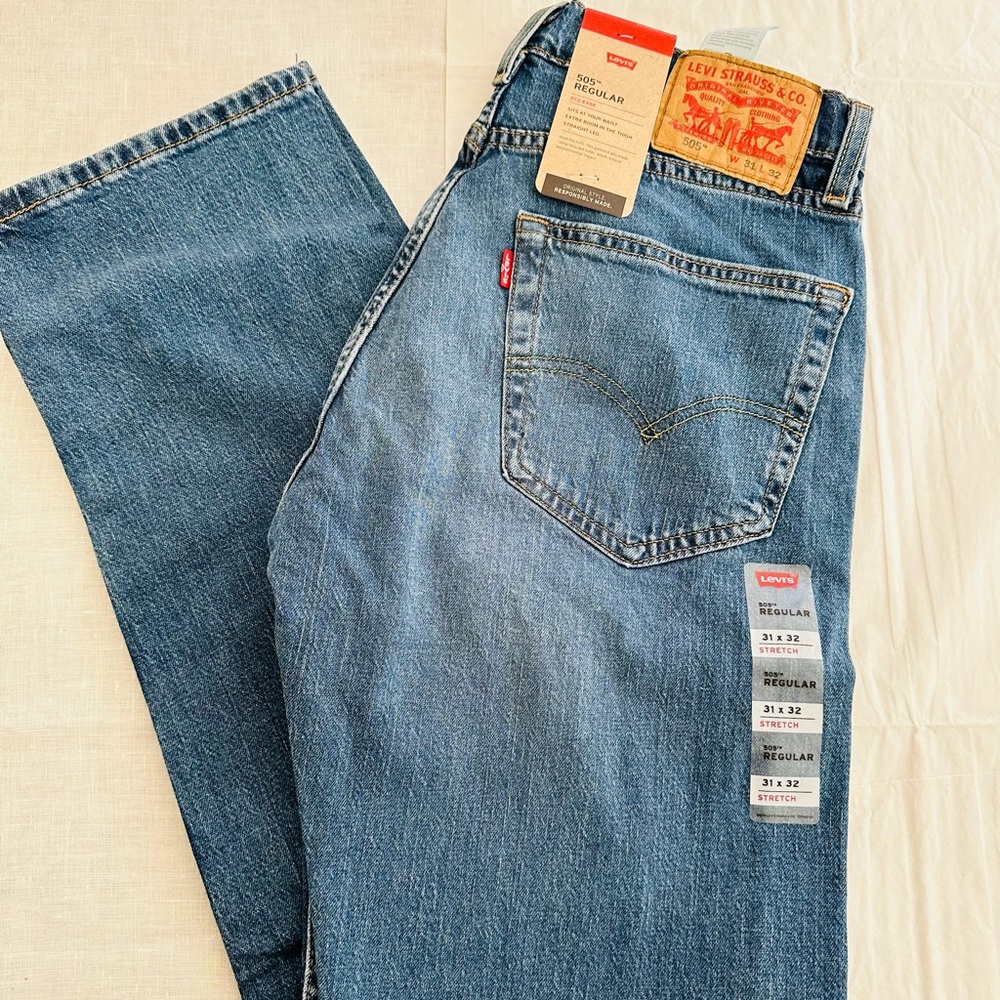 NWT Levi's Men's 505 Regular Fit Straight Leg  31x32 ECO Ease Stretch